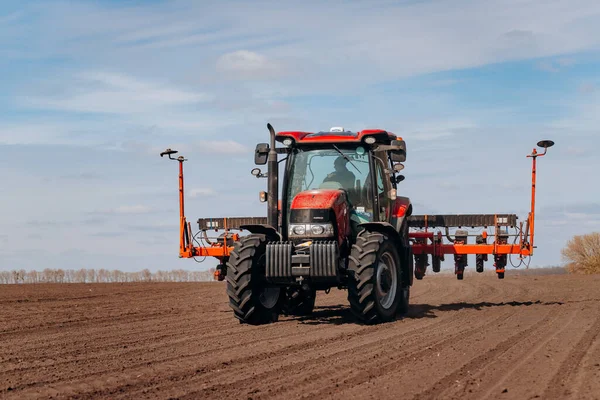 Vinnitsa Ukraine April 2022 Spring Sowing Season Farmer Tractor Sows — Stock Fotó