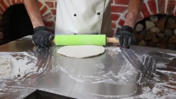 Chef Restaurant Kitchen Cooks Traditional Italian Pizza Rolling Out Dough — Wideo stockowe