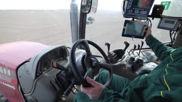 Vinnitsa Ukraine April 2022 Spring Sowing Season Farmer Tractor Sows — Vídeos de Stock
