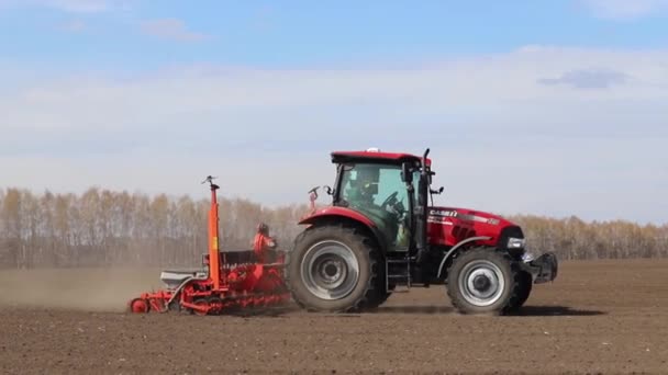Vinnitsa Ukraine April 2022 Spring Sowing Season Farmer Tractor Sows — Video