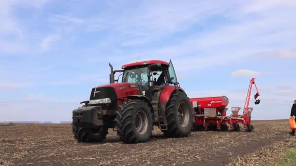 Vinnitsa Ukraine April 2022 Spring Sowing Season Farmer Tractor Sows — Stock video