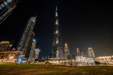 Dubai, BAE - 12 Kasım 2021: Burj Khalifa, Dubai, BAE 'de 829.8 metre yüksekliğinde dünyanın en uzun gökdelenidir.