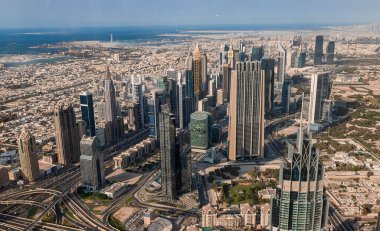 Dubai 'nin şehir manzarası, Burj Halife' nin tepesinden şehir merkezi manzarası