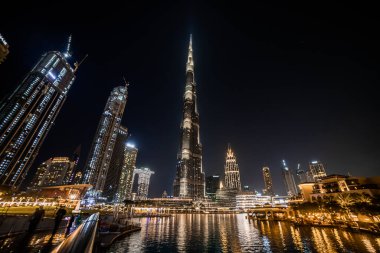 Dubai, BAE - 09 Kasım 2021: Burj Khalifa, Dubai, BAE 'de 829.8 metre yüksekliğinde dünyanın en uzun gökdelenidir.