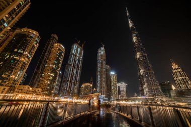 Dubai, BAE - 09 Kasım 2021: Burj Khalifa, Dubai, BAE 'de 829.8 metre yüksekliğinde dünyanın en uzun gökdelenidir.