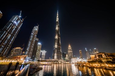 Dubai, BAE - 09 Kasım 2021: Burj Khalifa, Dubai, BAE 'de 829.8 metre yüksekliğinde dünyanın en uzun gökdelenidir.