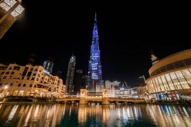 Dubai, BAE - 09 Kasım 2021: Burj Khalifa, Dubai, BAE 'de 829.8 metre yüksekliğinde dünyanın en uzun gökdelenidir.