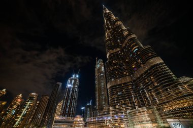 Dubai, BAE - 09 Kasım 2021: Burj Khalifa, Dubai, BAE 'de 829.8 metre yüksekliğinde dünyanın en uzun gökdelenidir.