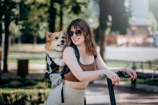 Happy Smiling Woman Traveler Riding Her Electro Scooter City Parkland — Stock Photo, Image