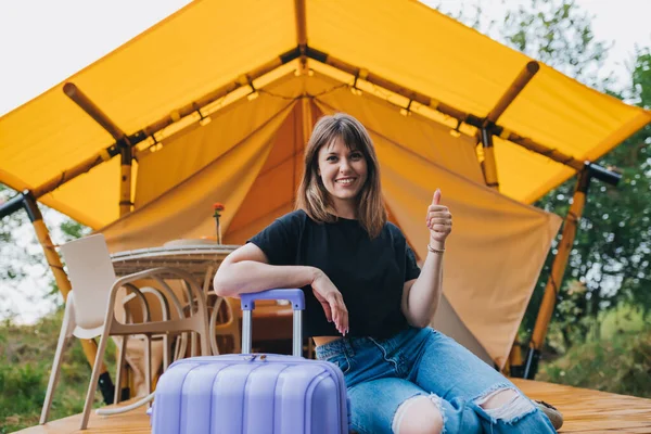 Happy Woman Traveler Luggage Sitting Background Cozy Glamping House Luxury — Fotografia de Stock