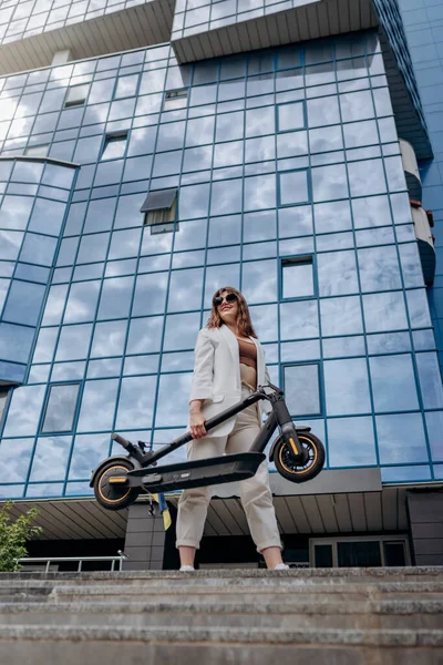 Pretty Woman White Suit Holding Her Electro Scooter Ride While — Fotografia de Stock