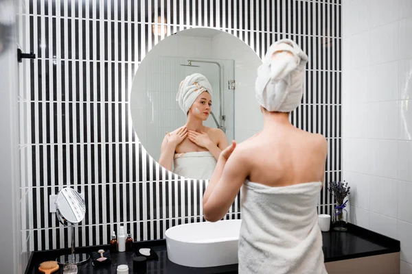 Young Woman Applying Wrinkle Cream Standing Mirror Home Bathroom Cosmetology — Stock Photo, Image