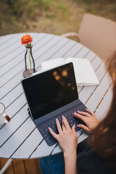 Close Woman Freelancer Using Laptop Cozy Glamping Tent Sunny Day — Photo