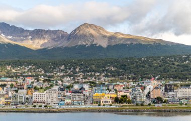 Ushuaia / Arjantin - 23 Ocak 2020: Güney Arjantin 'in Ushuaia limanı Antarktika' ya çok sayıda yolcu gemisi yanaştırmaktadır..