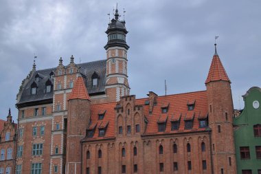 16. yüzyıldan kalma Doğal Toplum Evi Gdansk 'taki Motlawa Nehri' nde..