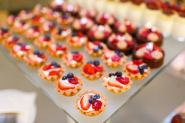 Düğün masasındaki tatlı sıraları..