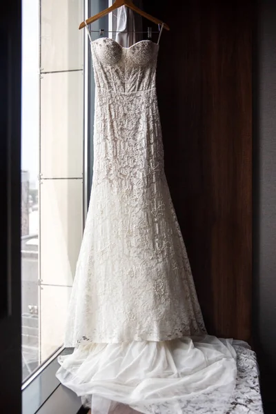 Wedding Dress Hanging Wall Hotel — Foto de Stock