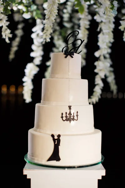 Multilevel Wedding Cake Decorated Colorful Flower — Fotografia de Stock
