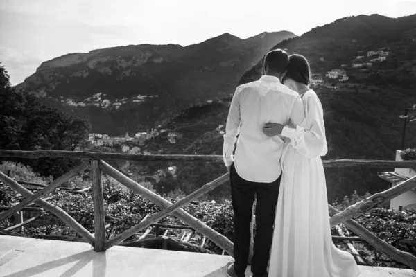 Bride Groom Hugging Terrace — 스톡 사진