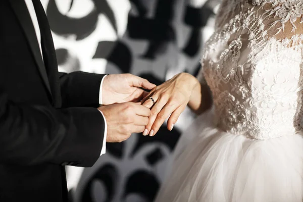 Groom Wears Ring Bride Wedding Ceremony — Fotografia de Stock