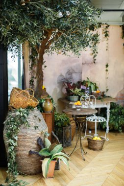 Düğün partisinde kırsal tarzda klasik detaylar.