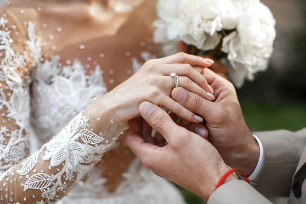 Groom Wears Ring Bride Wedding Ceremony — Fotografia de Stock