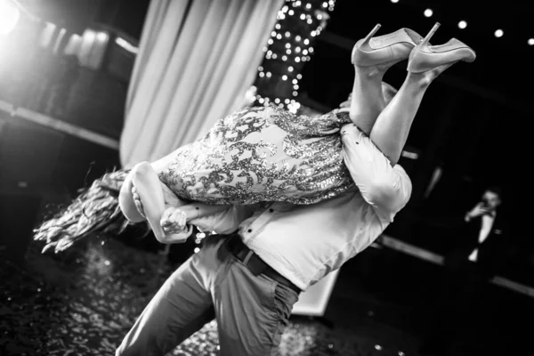 Convidados Estão Dançando Festa Casamento — Fotografia de Stock
