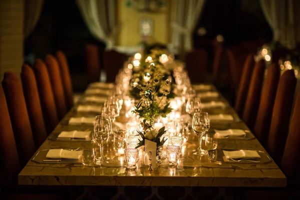 Düğün Için Hazırlanmış Bir Masa Başka Bir Akşam Yemeği — Stok fotoğraf