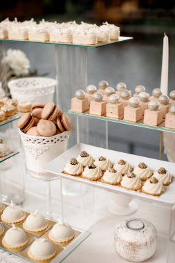 Düğün masasındaki tatlı sıraları..