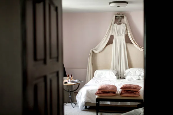 Wedding Dress Hanging Bed Hotel Room — Stock Photo, Image