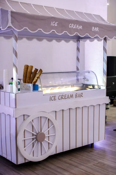 Chariot Crème Glacée Colorée Mariage — Photo