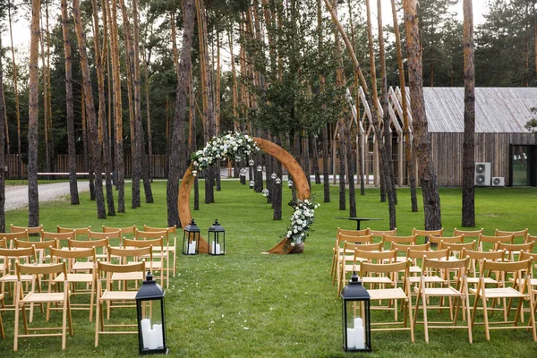 Utomhusbröllop Olivträdgården Stockbild