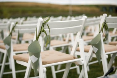 Green envelope for petals at the wedding ceremony.