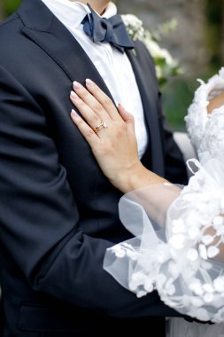 Gelin ve damat düğün gününde.