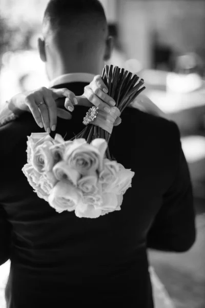 Весільний Букет Троянд Весілля Руках Нареченої — стокове фото