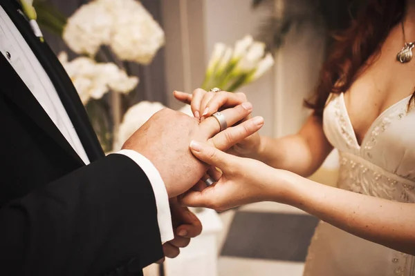 Anillos Intercambio Novios Ceremonia Boda — Foto de Stock