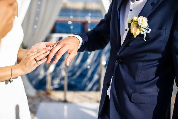 Bagues Échange Pour Les Mariés Lors Cérémonie Mariage — Photo