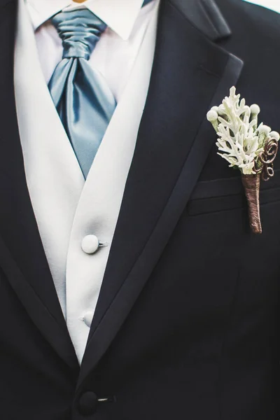 Elegant Wedding Boutonniere Groom Suit — Fotografia de Stock