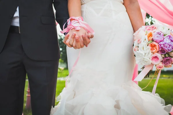 Novia Novio Toman Mano Ceremonia Boda —  Fotos de Stock