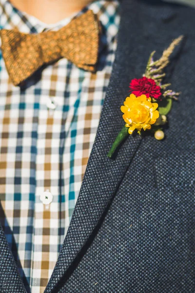 Elegant wedding boutonniere on the groom's suit.