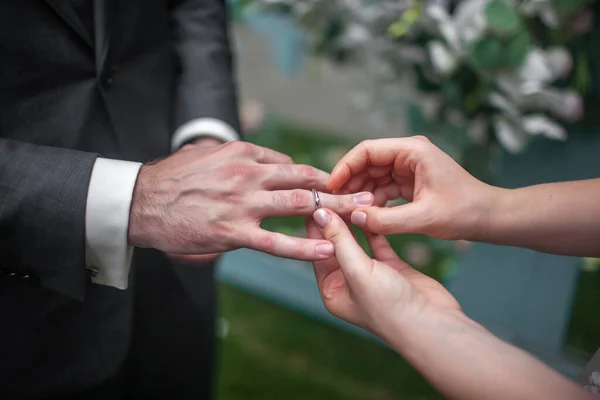 Bagues Échange Pour Les Mariés Lors Cérémonie Mariage — Photo