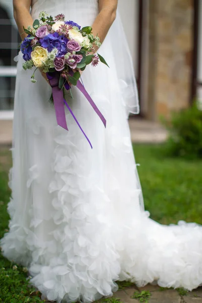 Bright Wedding Bouquet Hands Bride — Stock Photo, Image