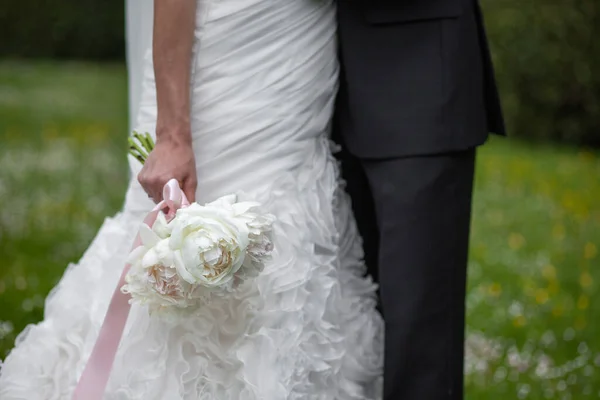 Bright Wedding Bouquet Hands Bride — Stok fotoğraf