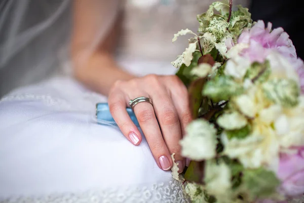 Engagement Ring Bride Finger Wedding Preparations — Stok fotoğraf