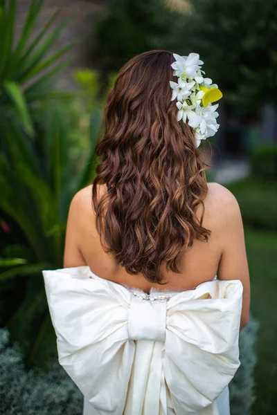 Bride Wedding Dress Posing Garden — Foto de Stock