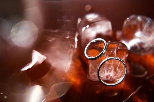 Wedding Rings Piece Ice — Stockfoto