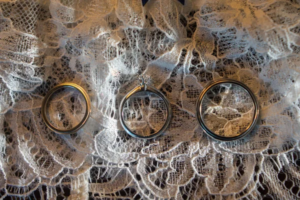 Three Wedding Rings Lace Dress — Foto de Stock
