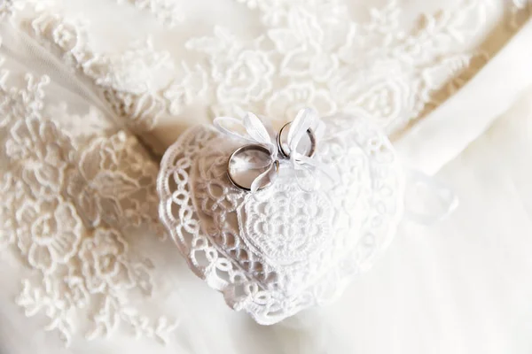 Two Wedding Rings Lace Fabric Heart — Foto Stock