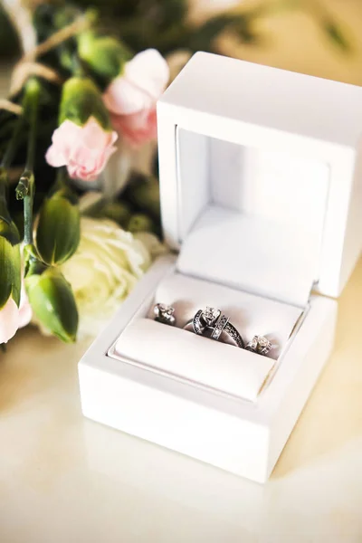 Three Wedding Rings White Box Table — Stock fotografie