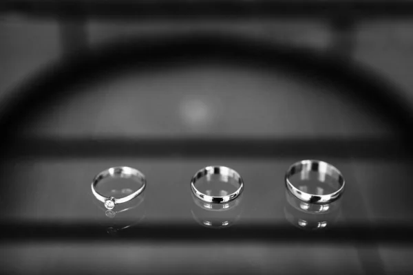 Three Wedding Rings Glass Surface — Stockfoto